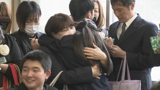 「思い出は修学旅行」「親にありがとうと言いたい」旅立ちの春　山口県内の多くの公立小学校で卒業式　|　山口のニュース・天気・防災｜tys NEWS｜ｔｙｓテレビ山口
