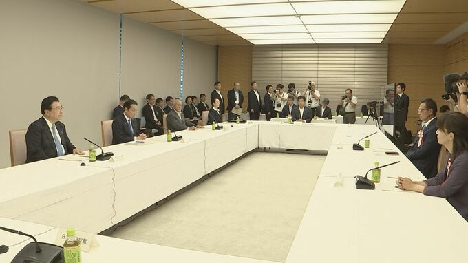23年度のGDP成長率は1.3%との試算　ことし1月時点の予想を下方修正　海外経済の後退による輸出減少が影響　物価上昇率見通しは2.6%に上方修正