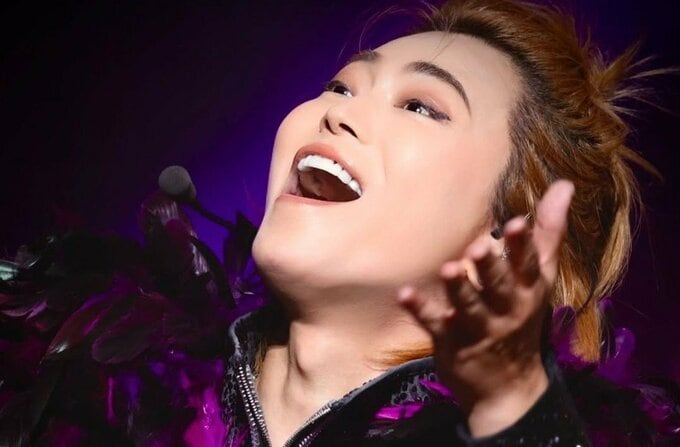 【 氷川きよし 】 「会場の一人一人としっかり真剣に目を合わせたくてじっくりと見渡した。」　ライブのステージショット公開|TBS NEWS DIG