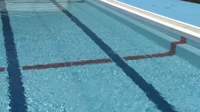 小4男児死亡のプール事故、当時の教育長や校長ら7人を業務上過失致死容疑で書類送検　|　高知のニュース・天気｜KUTV NEWS | KUTVテレビ高知