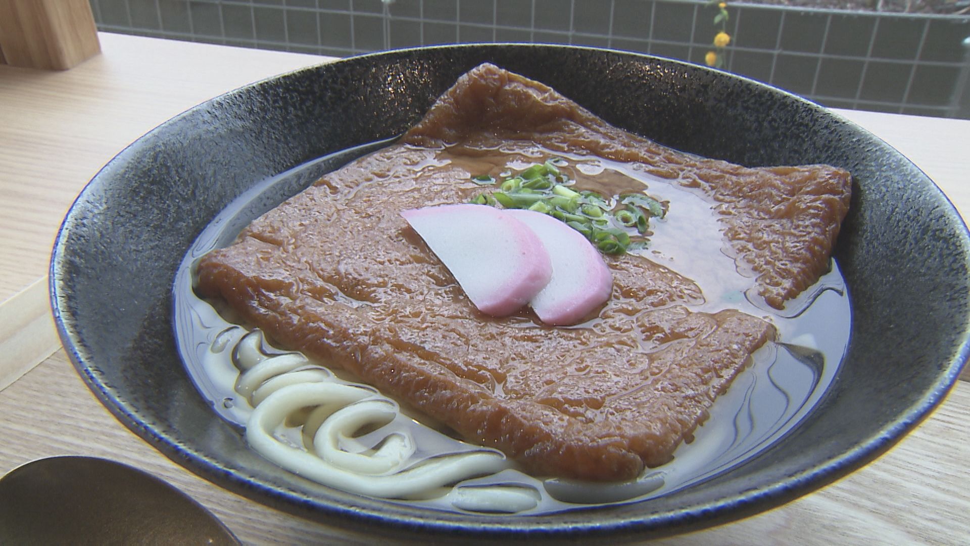 複合公共施設に「府内のおうどん」オープン 看板メニューは大きな