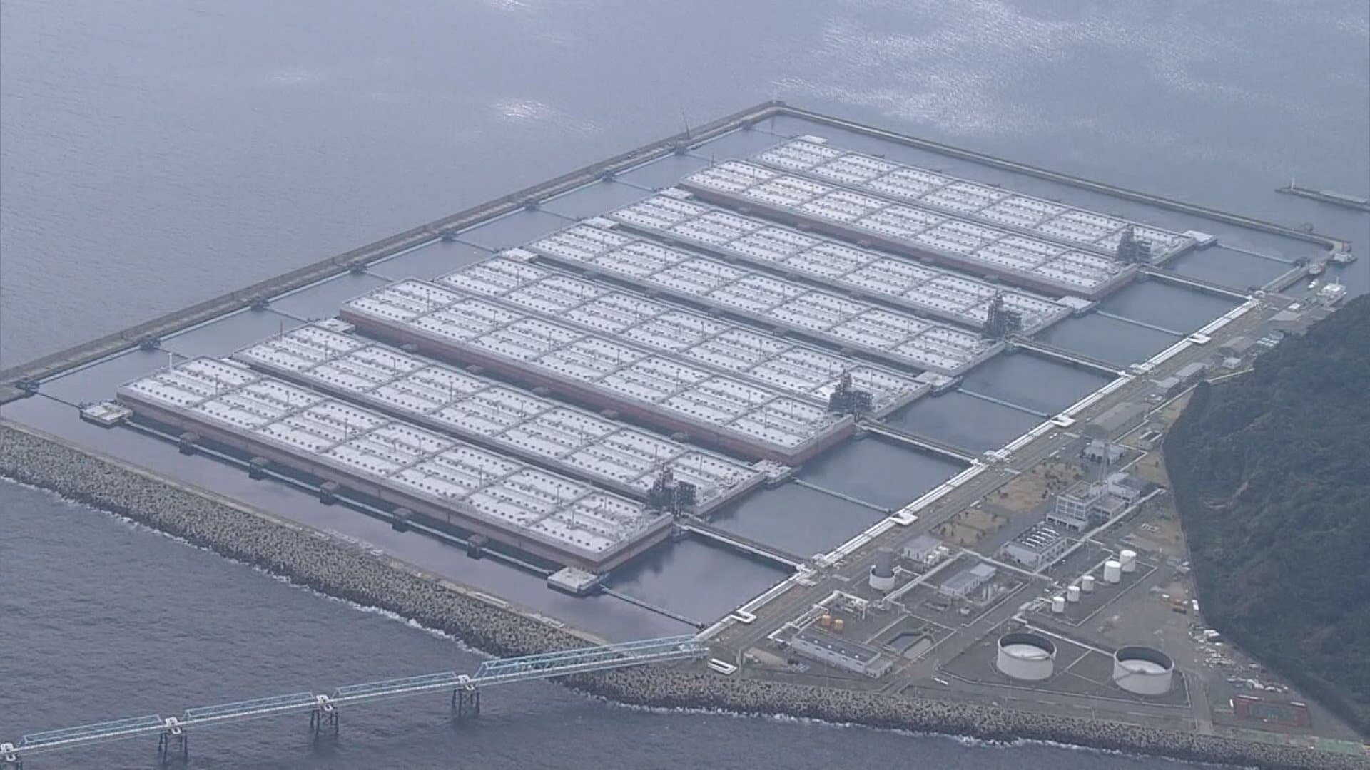 海に浮かぶ巨大タンク「白島石油備蓄基地」とは？ ドーム11個分の広さ