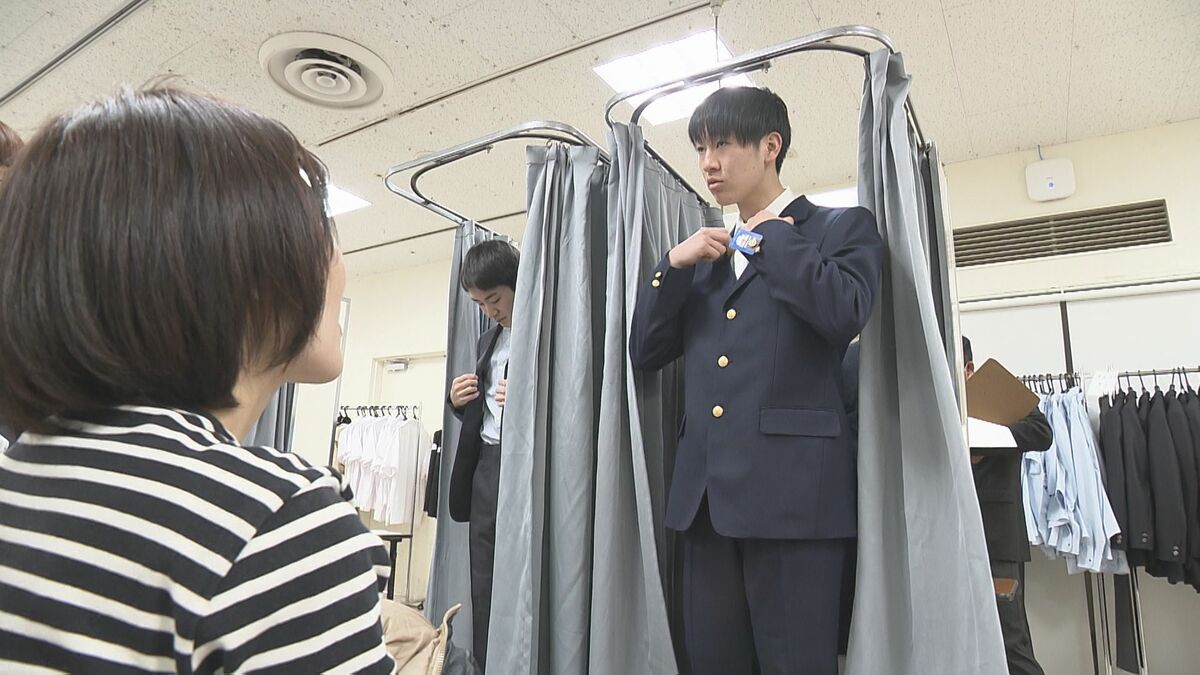 最大2時間待ちも…県立高校合格発表で「制服売り場」賑わう 福島 | TBS