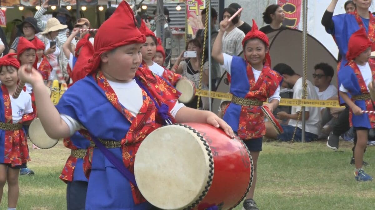 夏を彩る子どもたちのバチさばき 「エイサー夏まつり」　沖縄こどもの国・沖縄市