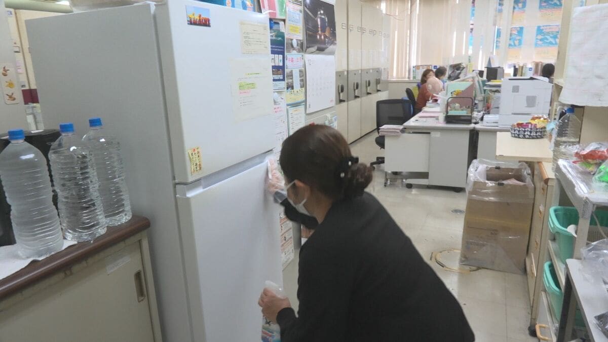 念入りに大掃除も　官公庁仕事納め　ことしも残り5日