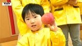 手からこぼれおちそうなほどの大きさ！ 地元で採れた旬のリンゴが園児へ（山形・東根市）|TBS NEWS DIG