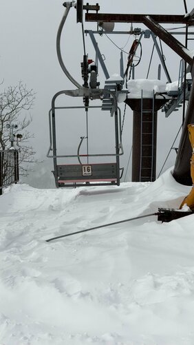 「安全装置」が作動しなかった可能性　スキー場のリフト事故　オーストラリア国籍の22歳女性が死亡　リュックサックのバックルがリフトに挟まり引きずられたか　長野・小谷村|TBS NEWS DIG