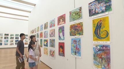 8万点から選ばれた子どもたちの力作が並ぶ 高山辰雄賞ジュニア