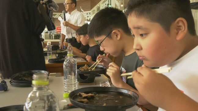 ラム肉525グラム、キャベツ225グラムで新記録 岡山県蒜山高原名物「ジンギスカン」小学生大食い大会|TBS NEWS DIG