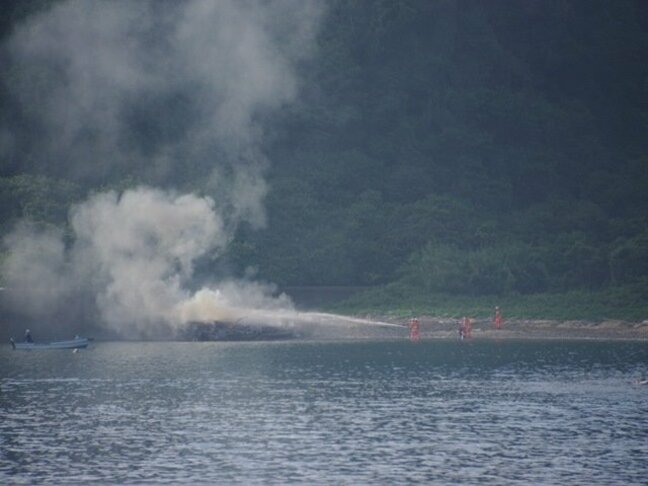 「船に火災が発生したため乗り揚げた」長崎県西海市崎戸町で小型船火災 けが人なし|TBS NEWS DIG
