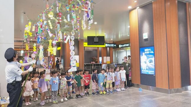 短冊には「レンジャーになりたい」「アイスクリームがいっぱい食べたい」石川・加賀温泉駅で園児が七夕の飾りつけ|TBS NEWS DIG