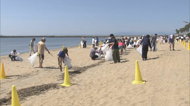 「素足で歩ける美しい砂浜を」　自動車メーカーの“ものづくり技術”を活用して砂浜をキレイに　海水浴シーズン前に清掃活動　三重・津市|TBS NEWS DIG