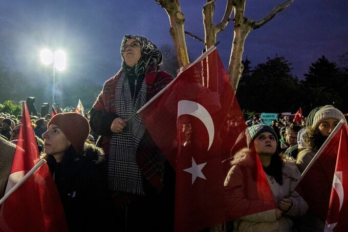 トルコ・リラ、週間ベースで２年ぶり大幅安の勢い－政局不安収まらず