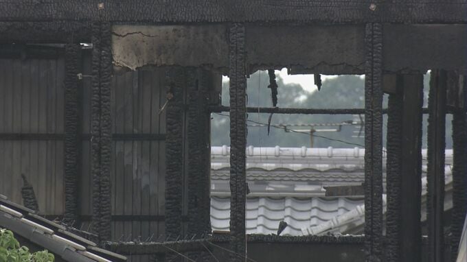 ｢家が燃えています｣ 住宅火災で1人暮らしの男性と連絡取れず 隣接する住宅2軒の一部も焼ける 岐阜･各務原市|TBS NEWS DIG