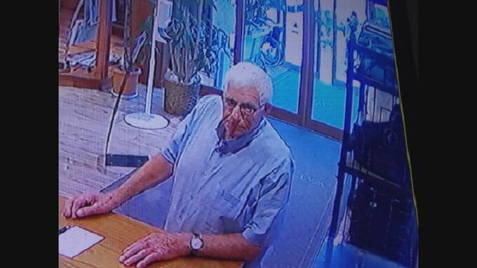 岐阜・高山市で行方不明だったドイツ人観光客の82歳男性を無事保護 “ネットニュースで見た”東京のホテル従業員が気付く 集合時間を間違えて“取り残された”と勘違い|TBS NEWS DIG