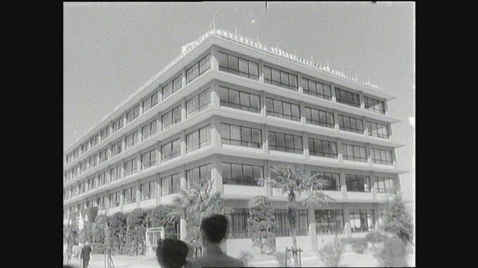 長崎市役所 旧本庁舎屋上で落成式 ブラスバンドや小旗行列 1959(昭和34)年4月 映像タイムマシーン“ユウガク”　|　長崎のニュース | 天気 | NBC長崎放送