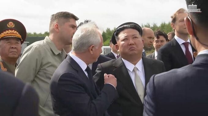 金正恩総書記がウラジオストク郊外の駅に到着　太平洋艦隊など視察へ