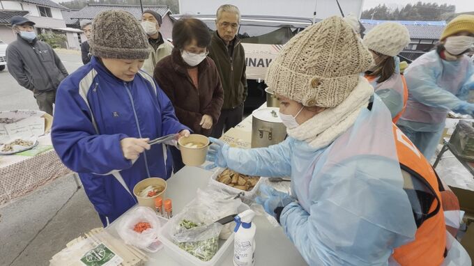 「帰るところがないと思い悩む人たちへ」支援団体が能登半島の避難所で沖縄そばの炊き出し　|　沖縄のニュース｜RBC 琉球放送
