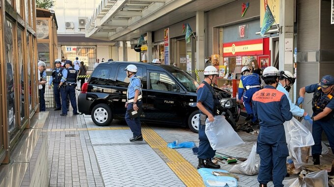 平塚駅前のロータリーでタクシーが歩道に突っ込む　歩行者の男性など2人けが　神奈川県警|TBS NEWS DIG