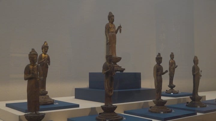 仏像と台 幸福の科学 長けりゃ 