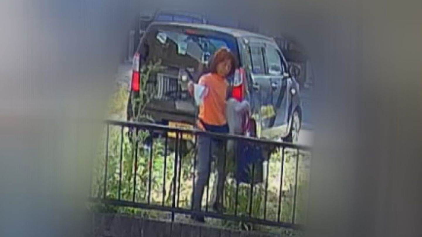 防カメに犯行の瞬間…鳥の死骸を隣の家に捨てた疑いで61歳女を逮捕 「夜中に車のドアをバンバン…」 警察への相談はこれまでに50件以上　愛知・東郷町