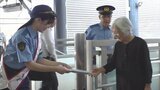 今年の信玄公祭りで湖衣姫役となった女性が一日警察署長に 街頭で交通安全呼びかけ 甲府警察署|TBS NEWS DIG