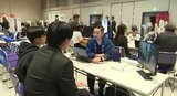 売り手市場の中…2026年春卒業の高校生を対象にした合同企業説明会 80社余りがブース出展 長野・松本市|TBS NEWS DIG