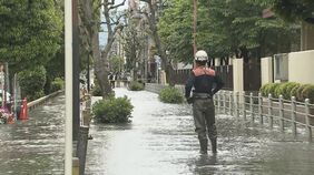 【速報】破裂の水道管は50年以上経過‥小学校前の水道管破裂し道路冠水　原因は老朽化による破損か　　大阪・城東区|TBS NEWS DIG