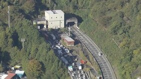 中央道小仏トンネルで単独事故　3人重軽傷　八王子JCTから相模湖ICまでの間は約8時間通行止め|TBS NEWS DIG