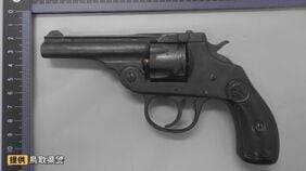 自宅の押し入れを整理中…拳銃のようなもの1丁発見 実弾なし 鳥取市|TBS NEWS DIG