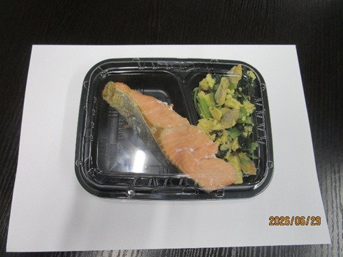 焼き鮭の下に虫の死骸が混入　ゴキブリか　学校給食の弁当で生徒が発見　広島　|　RCC NEWS | 広島ニュース | RCC中国放送
