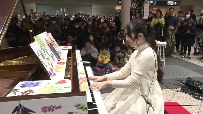 クレヨンしんちゃんのものまねパフォーマンスも披露　まなまるさんなどの演奏で地下街が華やぐ　クリスマスコンサート開催♪　広島|TBS NEWS DIG