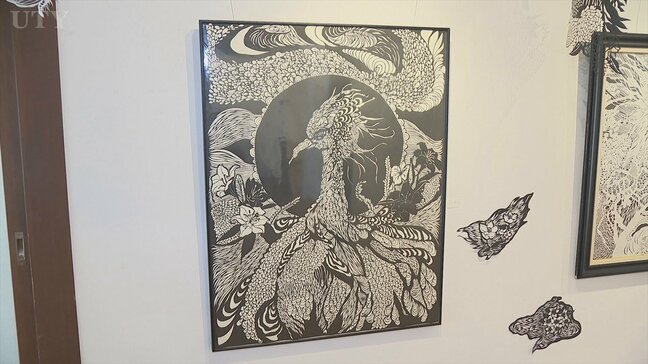 和紙をカッターで切り生き物を表現　切り絵作家深沢朝実さんの個展開催　北杜市・おいでやギャラリー|TBS NEWS DIG