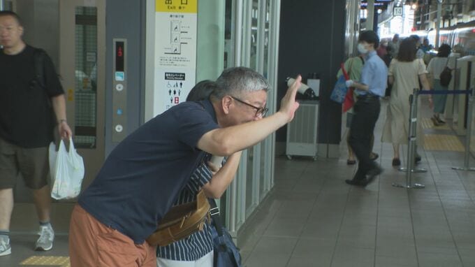 お盆休みのＵターンラッシュがピーク　金沢駅は朝から混雑　別れを惜しむ姿も|TBS NEWS DIG