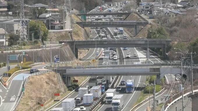 中央道　上り線でトラックと乗用車の事故　上野原IC付近まで4㎞の渋滞　【午前11時10分現在】　|　山梨のニュース | ＵＴＹテレビ山梨