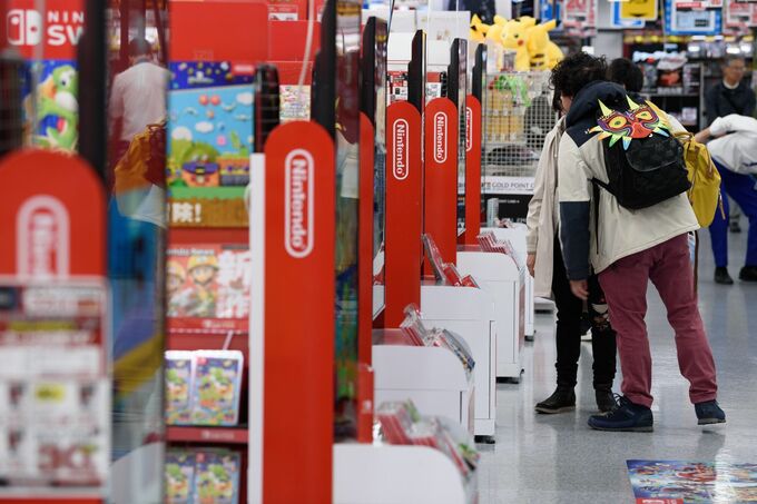 トランプ台風に勝つ日本のゲーム株、半導体製造装置から資金シフトか