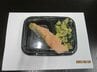 焼き鮭の下に虫の死骸が混入　ゴキブリか　学校給食の弁当で生徒が発見　広島　|　RCC NEWS | 広島ニュース | RCC中国放送