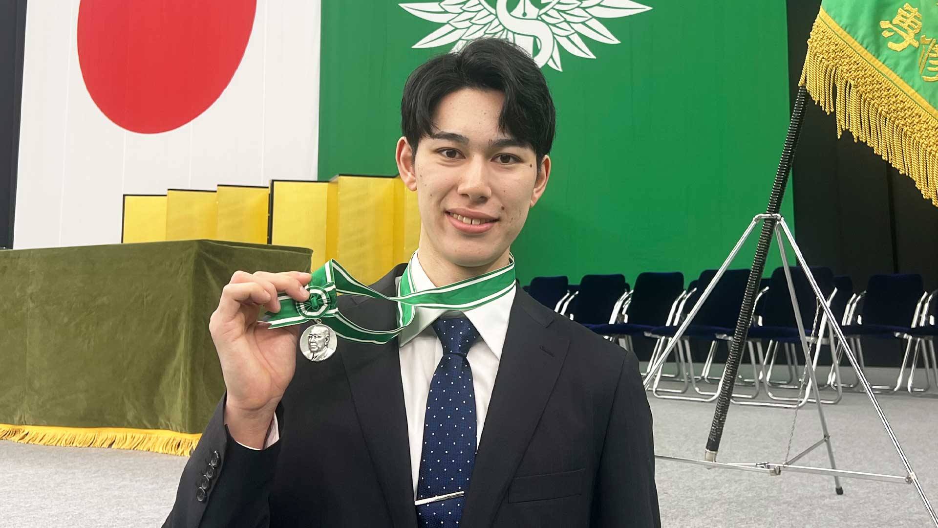バレー男子日本代表・甲斐優斗が専修大を卒業「メダルを獲ることを目標