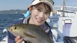 【 片原恵麻 】 「イサキ、美味しいよね」 関東の海でイサキ釣りを満喫 肩幅超えのサイズに満面の笑み 先日は「300キロ超」の巨大クロマグロを釣り上げ、話題に|TBS NEWS DIG