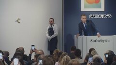 “壁にバナナを貼り付けたアート作品”9億6000万円で落札「数日のうちに実際に食べるつもり」| TBS CROSS DIG with Bloomberg