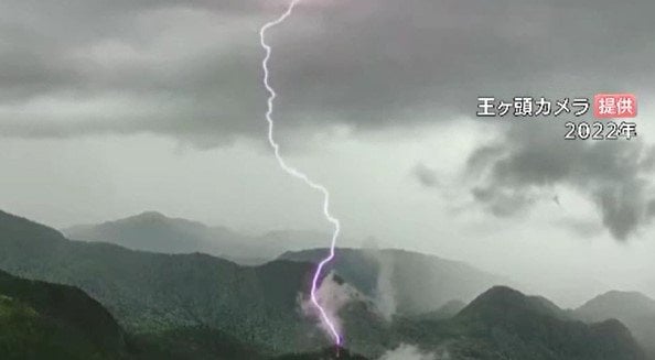 雷鳴を聞いた直後に意識を失い…標高約2700メートルの北アルプス燕岳山頂付近…53歳の会社員男性を救助…雷に打たれたか…雷は落ちた地点から電流が地面伝わって広がり、感電するケースも　|　SBC NEWS | 長野のニュース | SBC信越放送