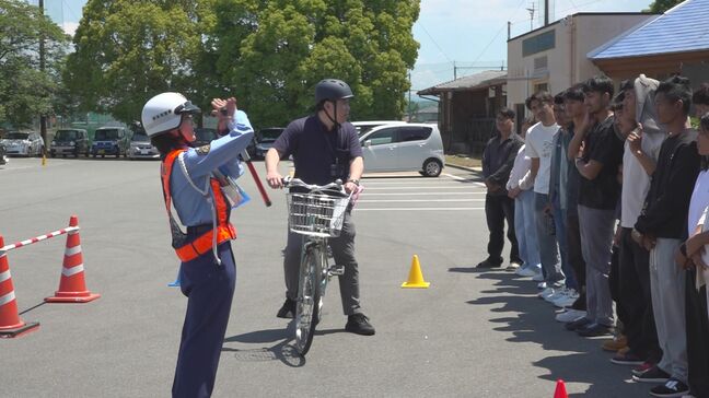 Do You Know About Japan’s New 'Blue Ticket' System for Bicycles? 青切符"制度、知ってる? 留学生と学ぶ自転車の安全利用 熊本|TBS NEWS DIG