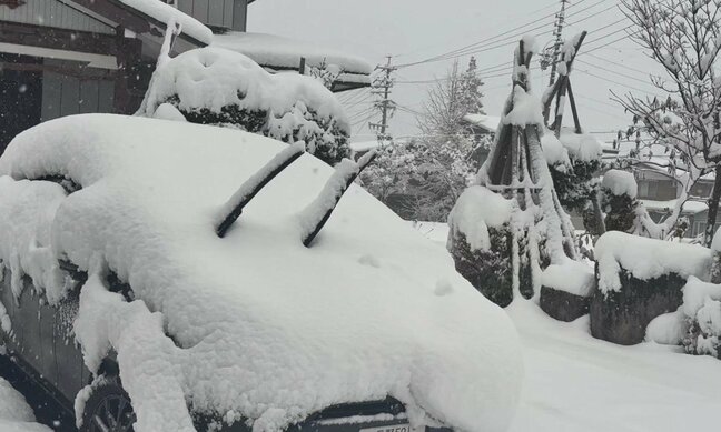 雪でスリップ事故相次ぐ 4日未明から32件の発生…1件は人身事故 長野市内でも4センチの積雪…長野県警が注意呼びかけ|TBS NEWS DIG