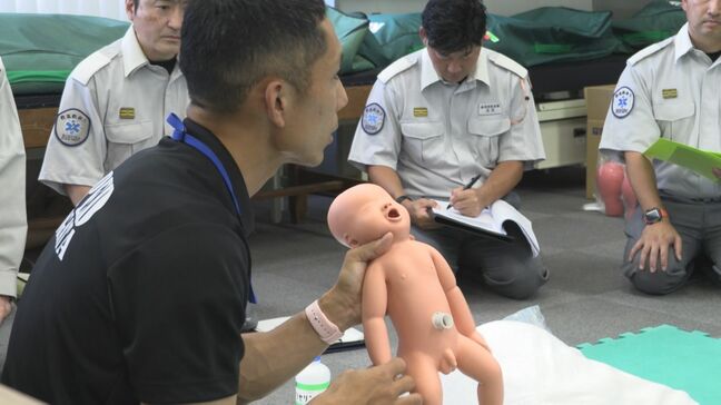 妊婦が自宅で破水し、救急要請が入った想定でシミュレーション 消防職員向け、自宅や救急車の中での急な出産への対応を学ぶ実技研修会 岩手・矢巾町|TBS NEWS DIG