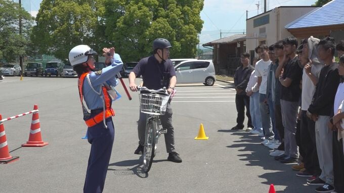 Do You Know About Japan’s New 'Blue Ticket' System for Bicycles?　青切符"制度、知ってる？　留学生と学ぶ自転車の安全利用　熊本|TBS NEWS DIG