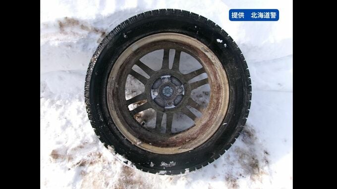 「外れる直前、ガタガタと音がした」札幌市南区で走行中の乗用車から左前タイヤ脱落　転がって雪山に衝突　けが人なし　業者がタイヤ交換|TBS NEWS DIG