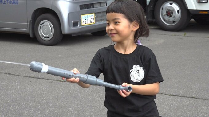 夏休みに親子で「水道水」の大切さを学ぶ　青森県弘前市の浄水場で見学会　水道管使った水鉄砲づくりもして楽しみながら　|　青森のニュース│ATV NEWS│青森テレビ