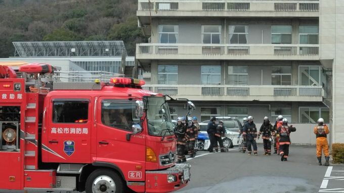 香川県教育会館ミューズホールの電気室から黒煙　消火活動中【香川・高松市】|TBS NEWS DIG