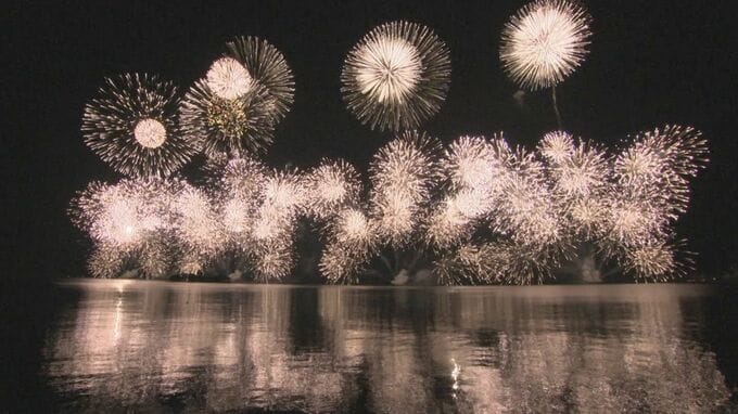 花火「有料観覧席」一席10万円「VIP席」でインバウンド客も狙う　松江水郷祭湖上花火大会、今夏は1000発増やし2万1000発打ち上げへ　|　BSSニュース | BSS山陰放送