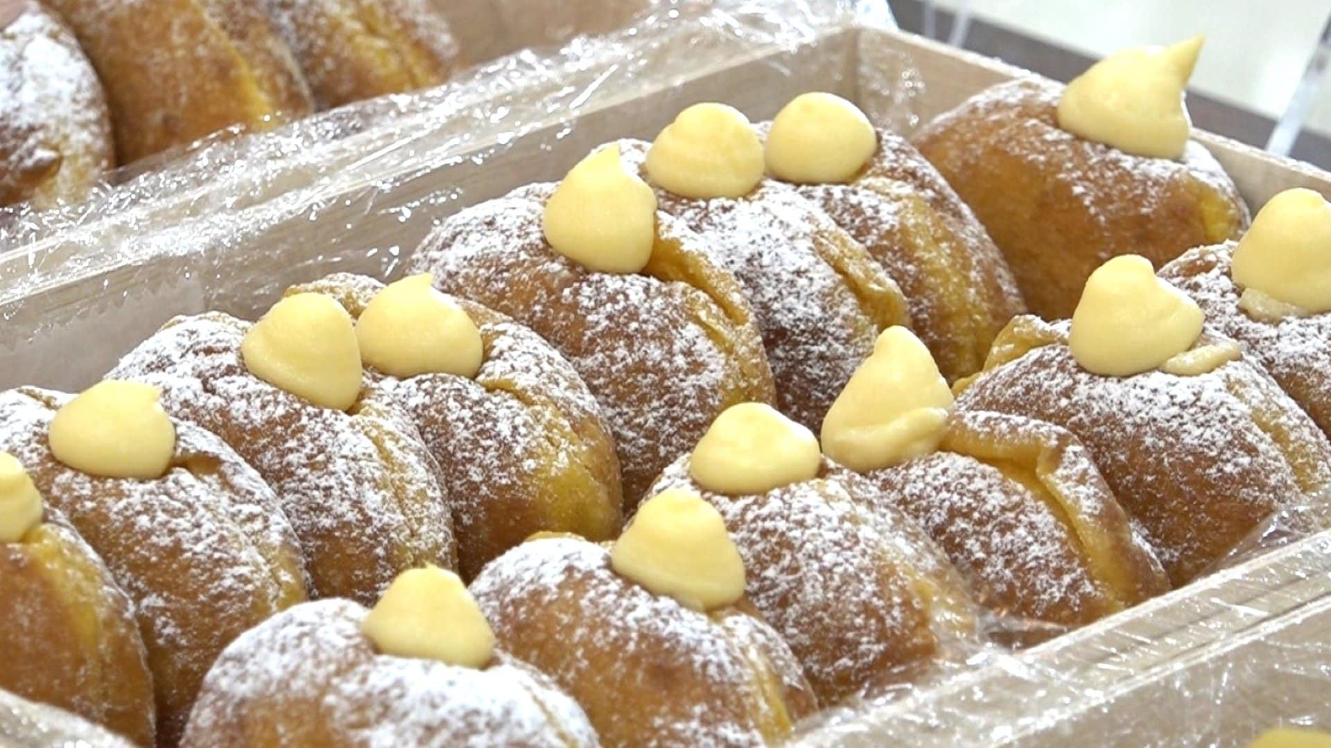 オープン前から客の列 東北初上陸の生ドーナツ専門店「Cream D」が青森